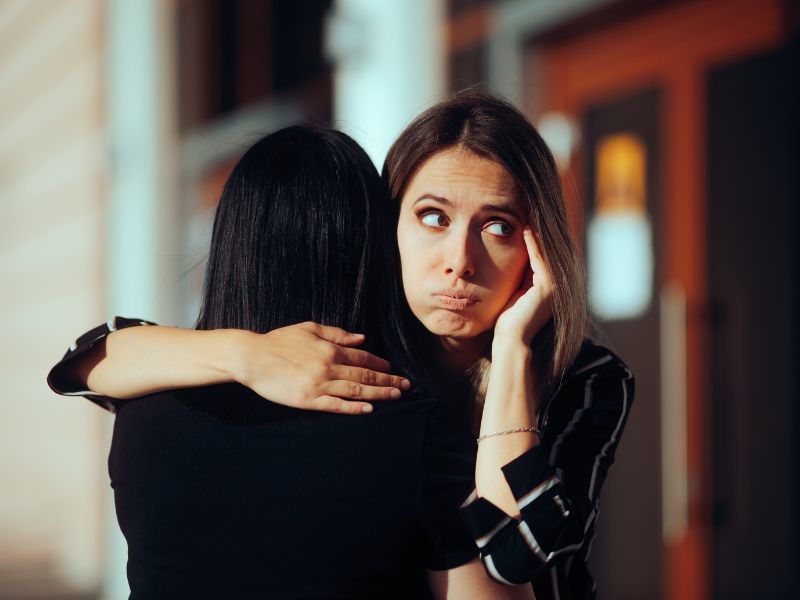 Pessoas falsas existem — como lidar sem adoecer emocionalmente