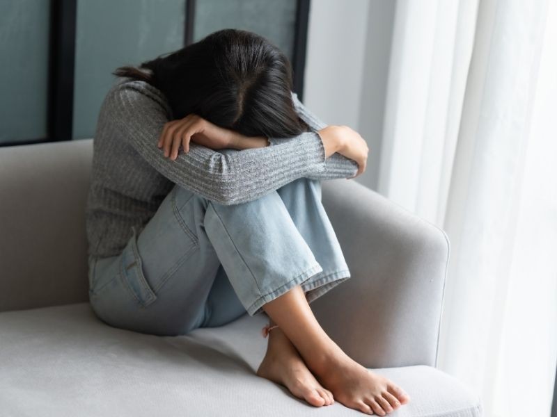 Como lidar com sentimentos difíceis sem se culpar: o papel da psicoterapia